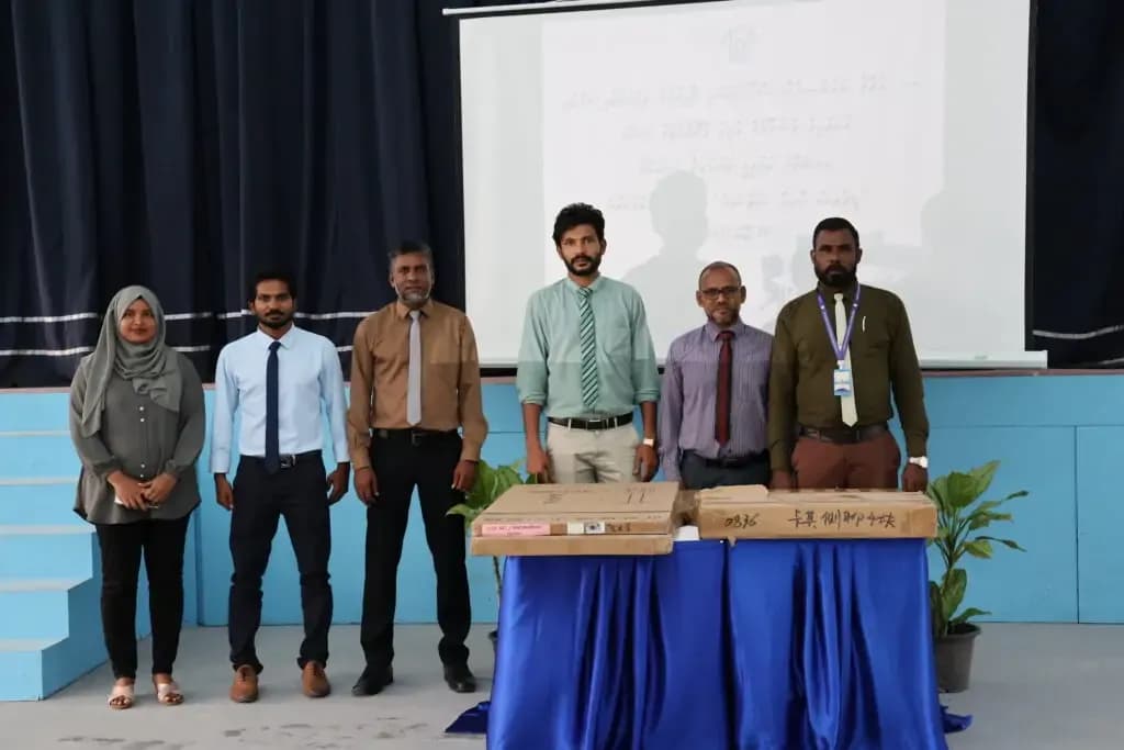 އދ. އަތޮޅު ތަޢުލީމީ މަރުކަޒަށް ޓީޗާރސް ވާރކްސްޓޭޝަން ހަދިޔާކޮށްފި